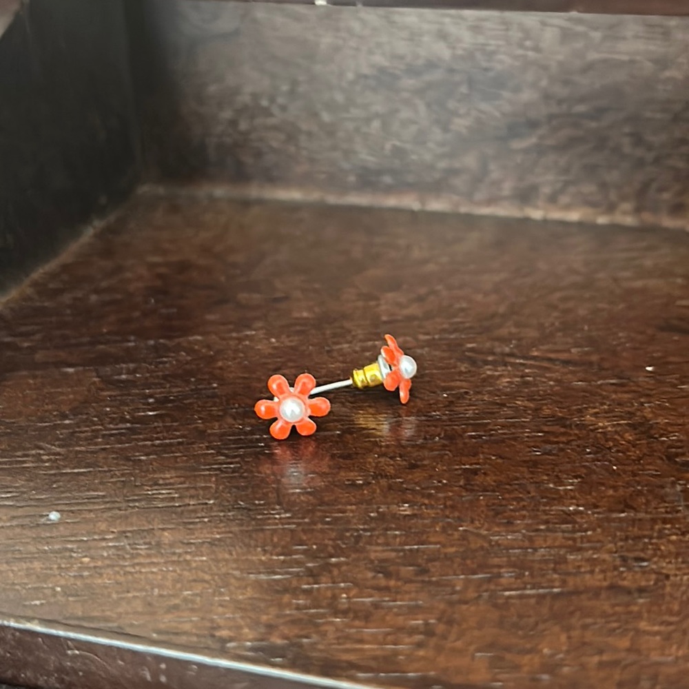 Women’s flower stud earrings